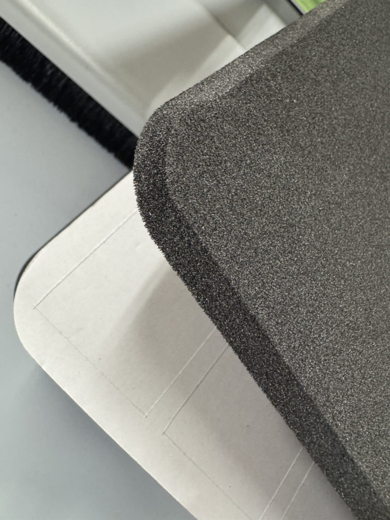 底面にはR面取りを施し、収納効率と耐久性を考慮した設計